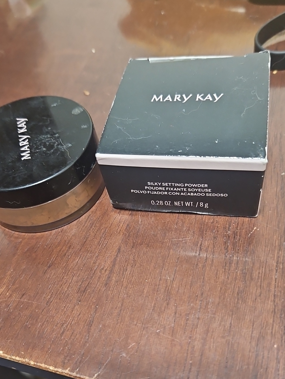 Mary Kay Silky Set Matte Finishing Powder Matte Finishing Powder Light-Medium